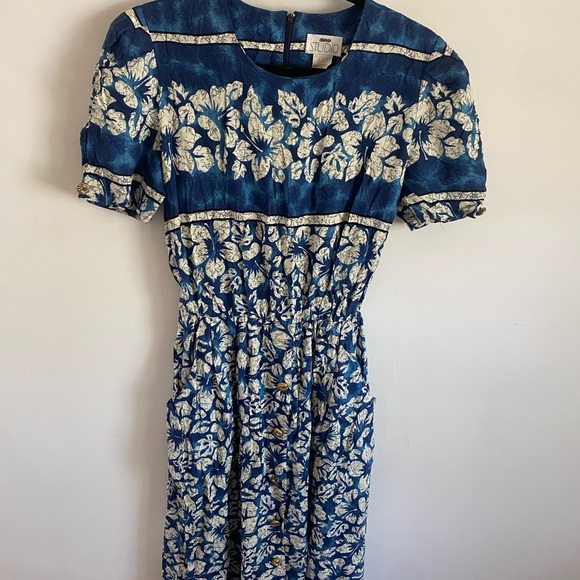 SGD Studio Vintage Blue & Cream Hawaiian Floral Midi Dress with Pockets Size 10P - Picture 1 of 4